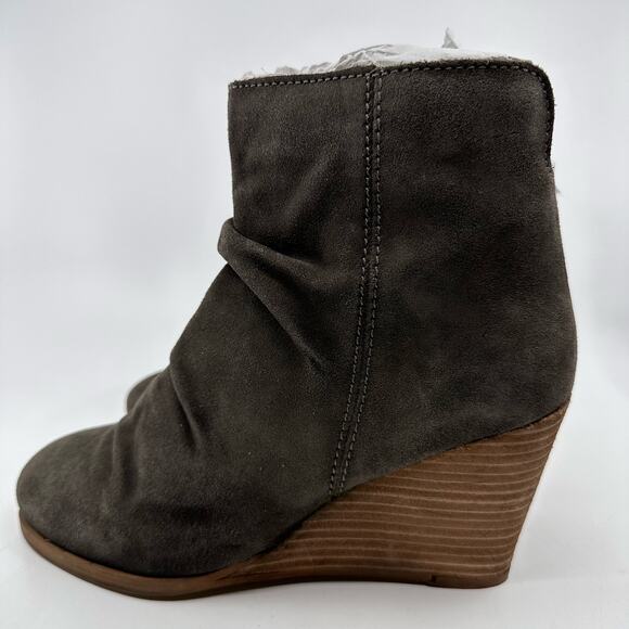 Diba Bailey Suede Ankle Bootie Wedge Heel Round Toe Ruched Gray Womens US7.5M - Picture 4 of 9